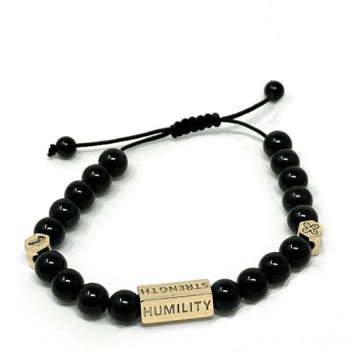 black beaded bracelet lightbox3